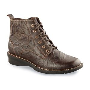 Size 8.5 Clarks Nikki North Brown Leather Ankle Boots